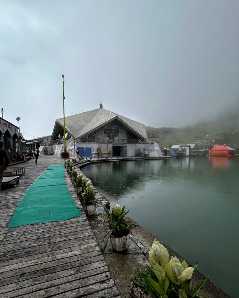 hemkund sahib the magicyes it is a place filled with magic. not the kind of magic we see in h 819x1024