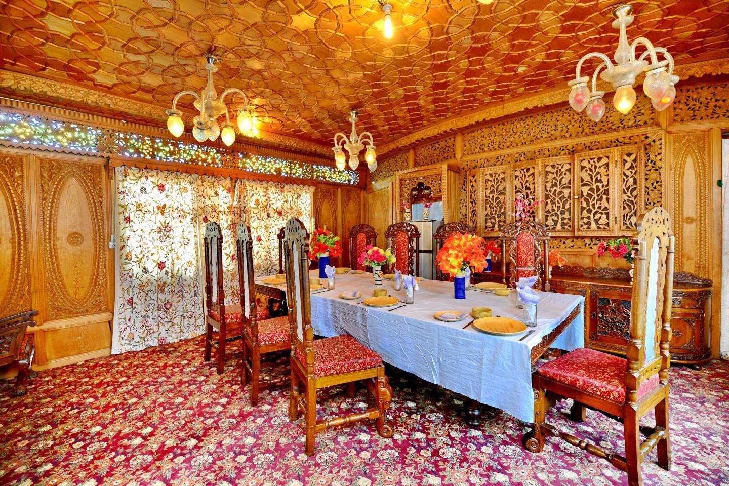 house boat dal lake